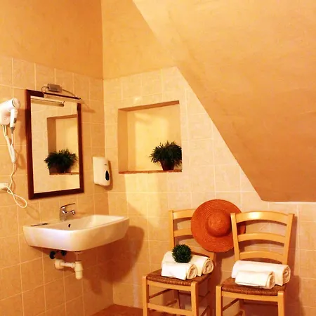 Contessa Ava Dei Lambardi Hostel Monteriggioni
